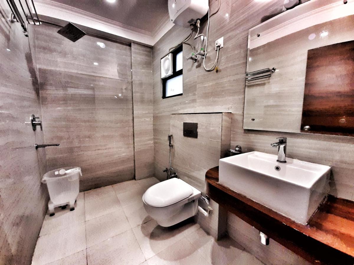 Hotel Aerocity Purple Orchid New Delhi Exterior photo