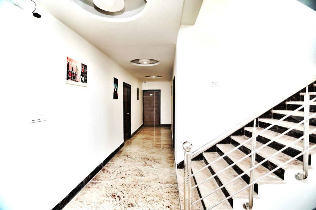 Hotel Aerocity Purple Orchid New Delhi Exterior photo