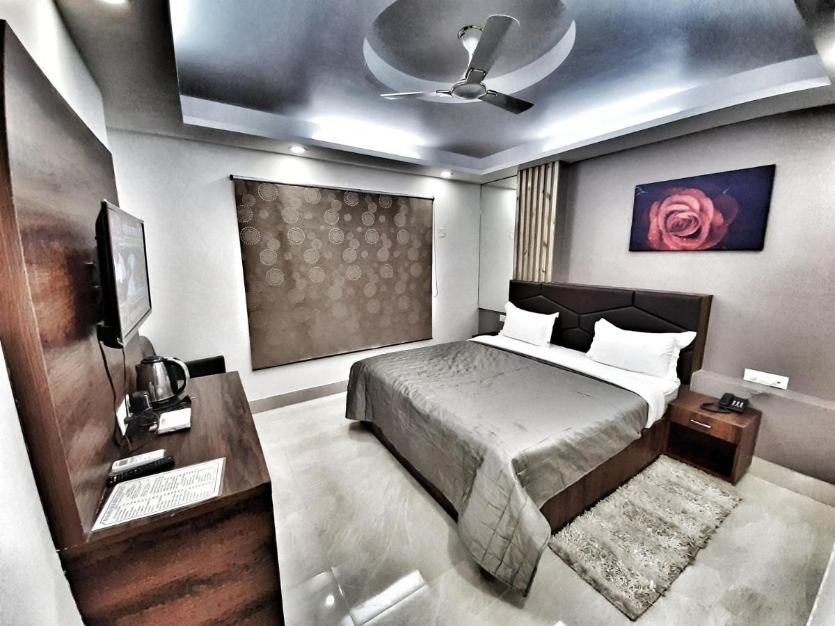 Hotel Aerocity Purple Orchid New Delhi Exterior photo